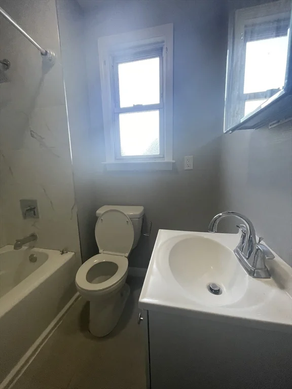 2 bed, 1 bath apartment for rent at 13 Elmwood Ave Unit 1, Lynn — photo 7 of 7