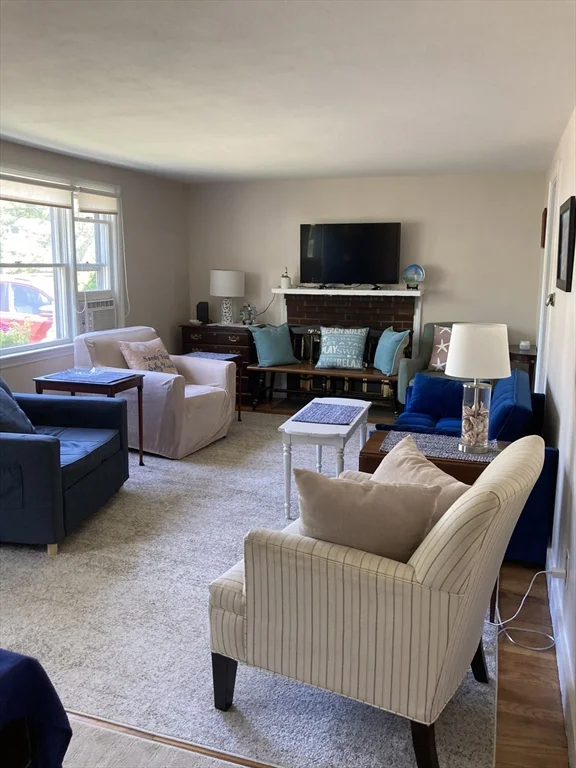 2 bed, 1 bath apartment for rent at 13 Ermine, Scituate — photo 2 of 7