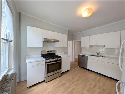 3 bed, 1 bath apartment for rent at 13 Farragut Ave Unit 2, West Somerville — photo 3 of 18