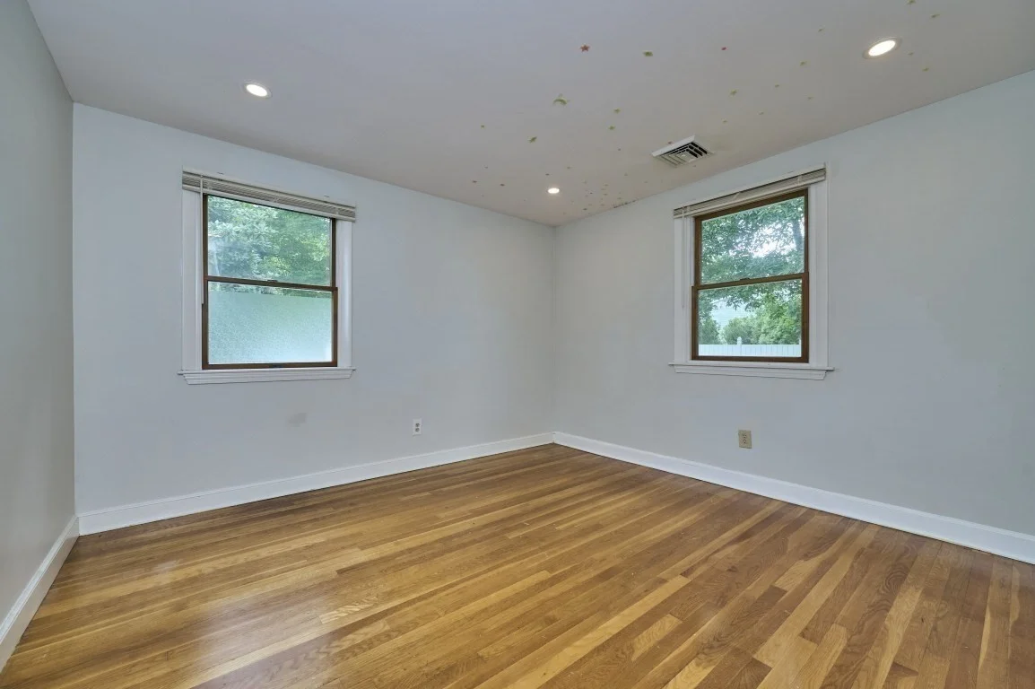 3 bed, 1 bath apartment for rent at 13 Forbes Ave, Burlington — photo 14 of 28