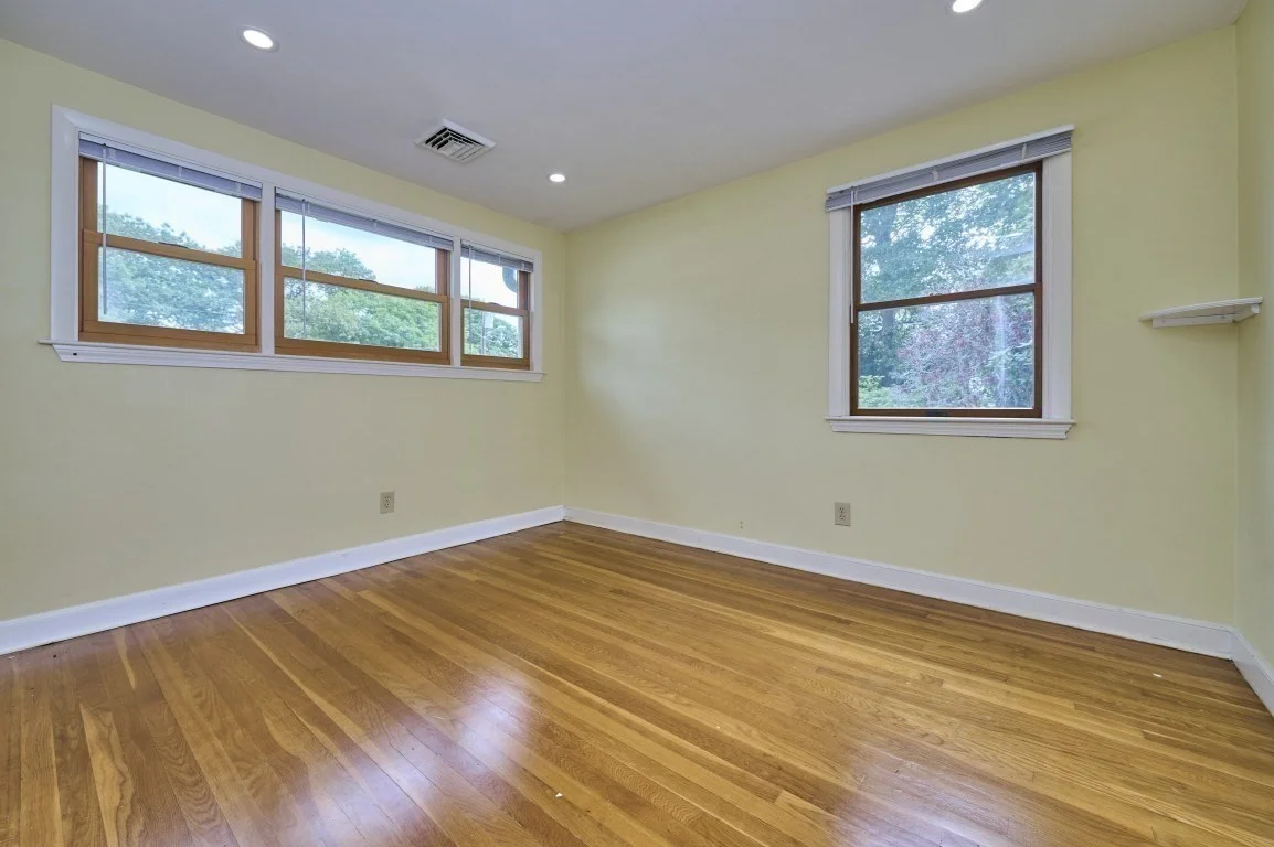 3 bed, 1 bath apartment for rent at 13 Forbes Ave, Burlington — photo 12 of 28