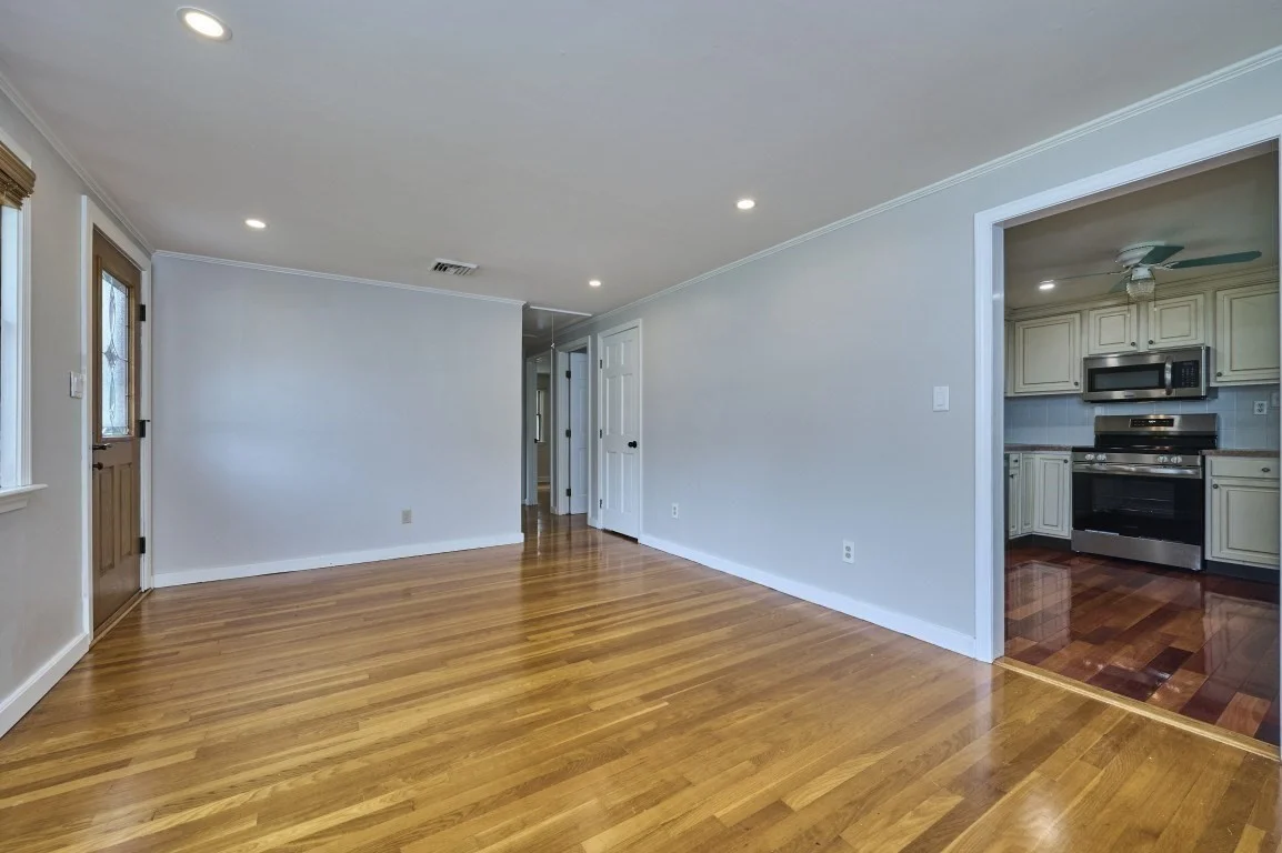 3 bed, 1 bath apartment for rent at 13 Forbes Ave, Burlington — photo 5 of 28