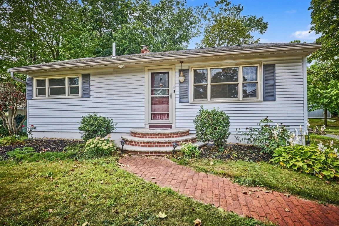 3 bed, 1 bath apartment for rent at 13 Forbes Ave, Burlington