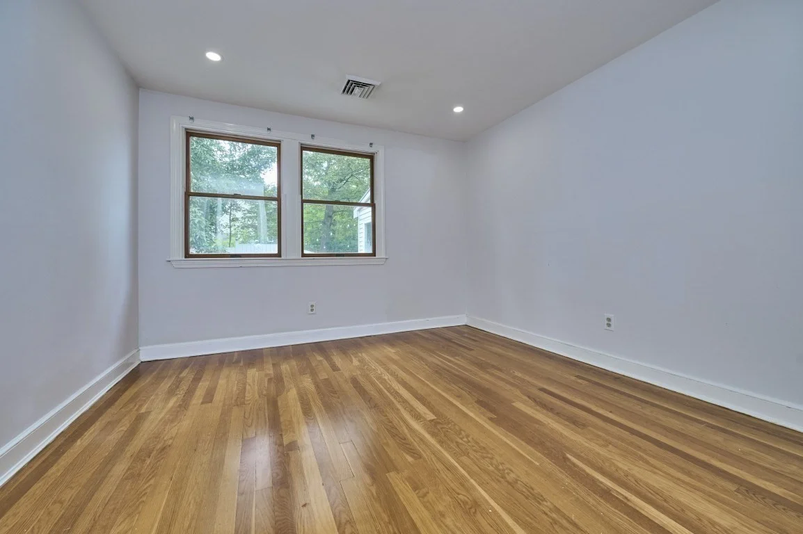 3 bed, 1 bath apartment for rent at 13 Forbes Ave, Burlington — photo 16 of 28