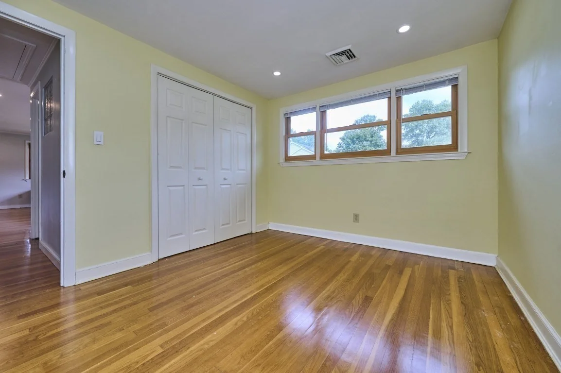 3 bed, 1 bath apartment for rent at 13 Forbes Ave, Burlington — photo 11 of 28