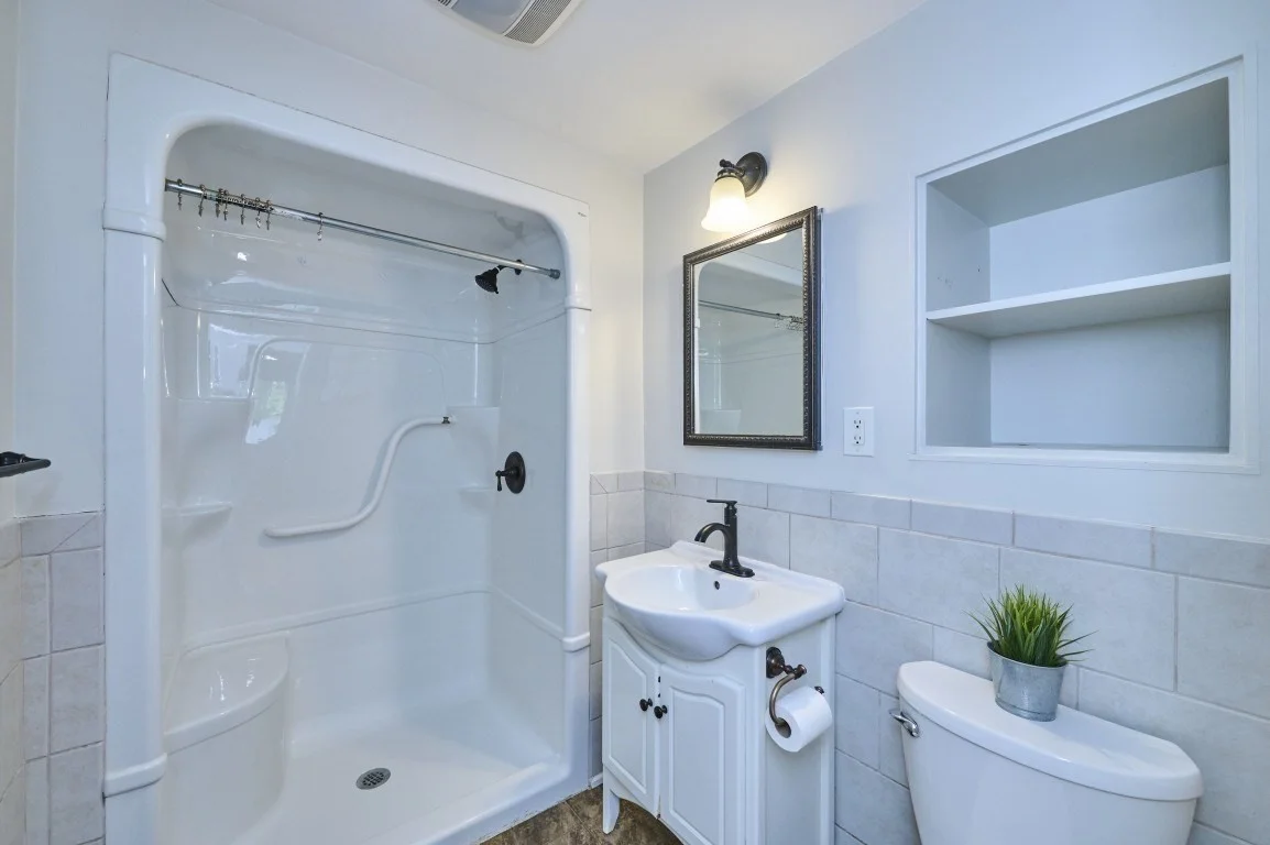3 bed, 1 bath apartment for rent at 13 Forbes Ave, Burlington — photo 17 of 28