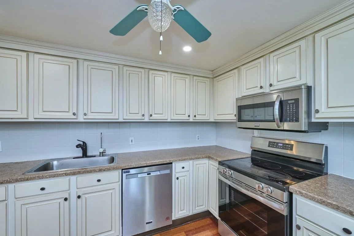 3 bed, 1 bath apartment for rent at 13 Forbes Ave, Burlington — photo 6 of 28