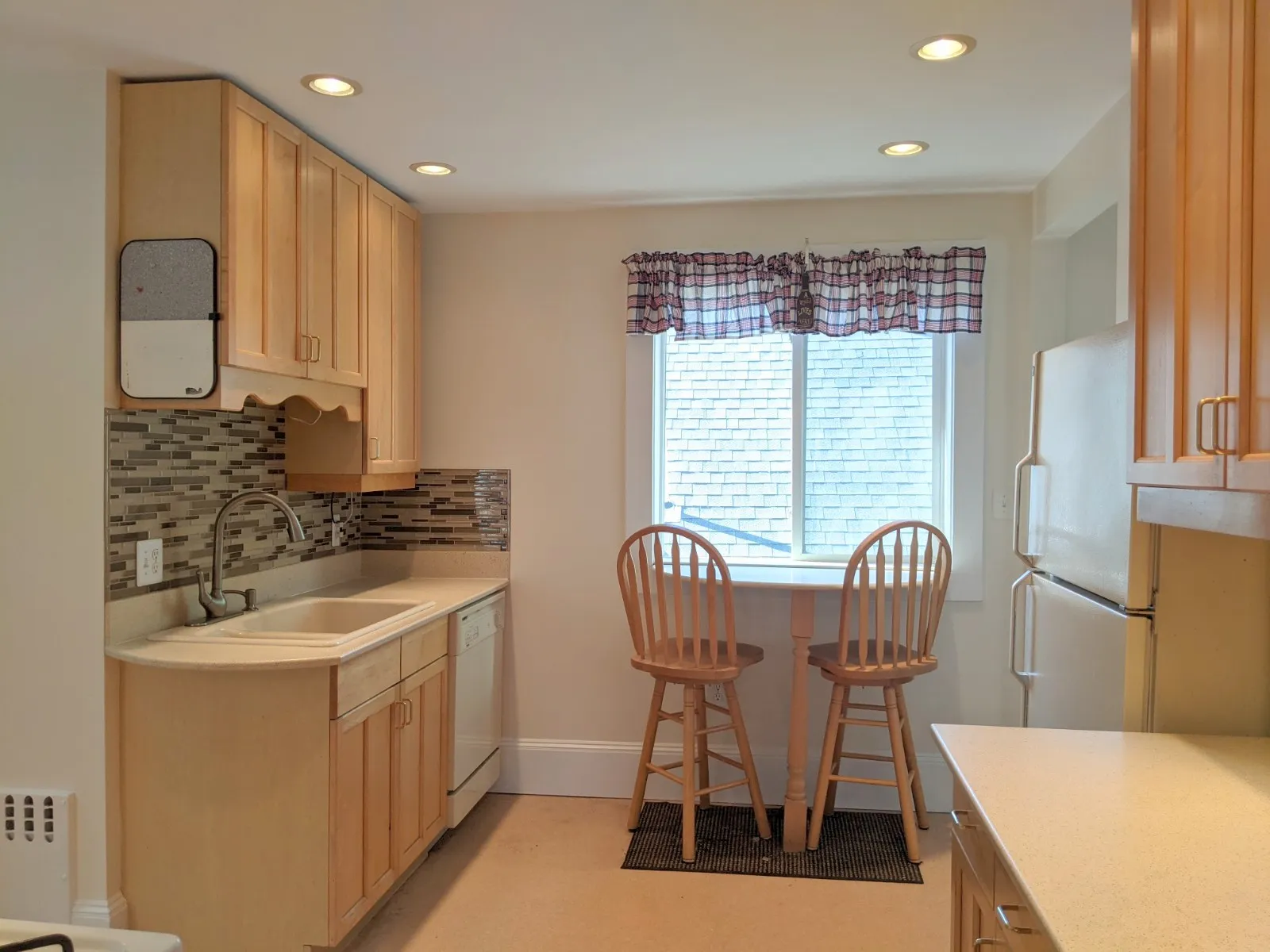 1.5 bed, 1 bath apartment for rent at 13 Garden Ter Unit 13, Malden — photo 3 of 29