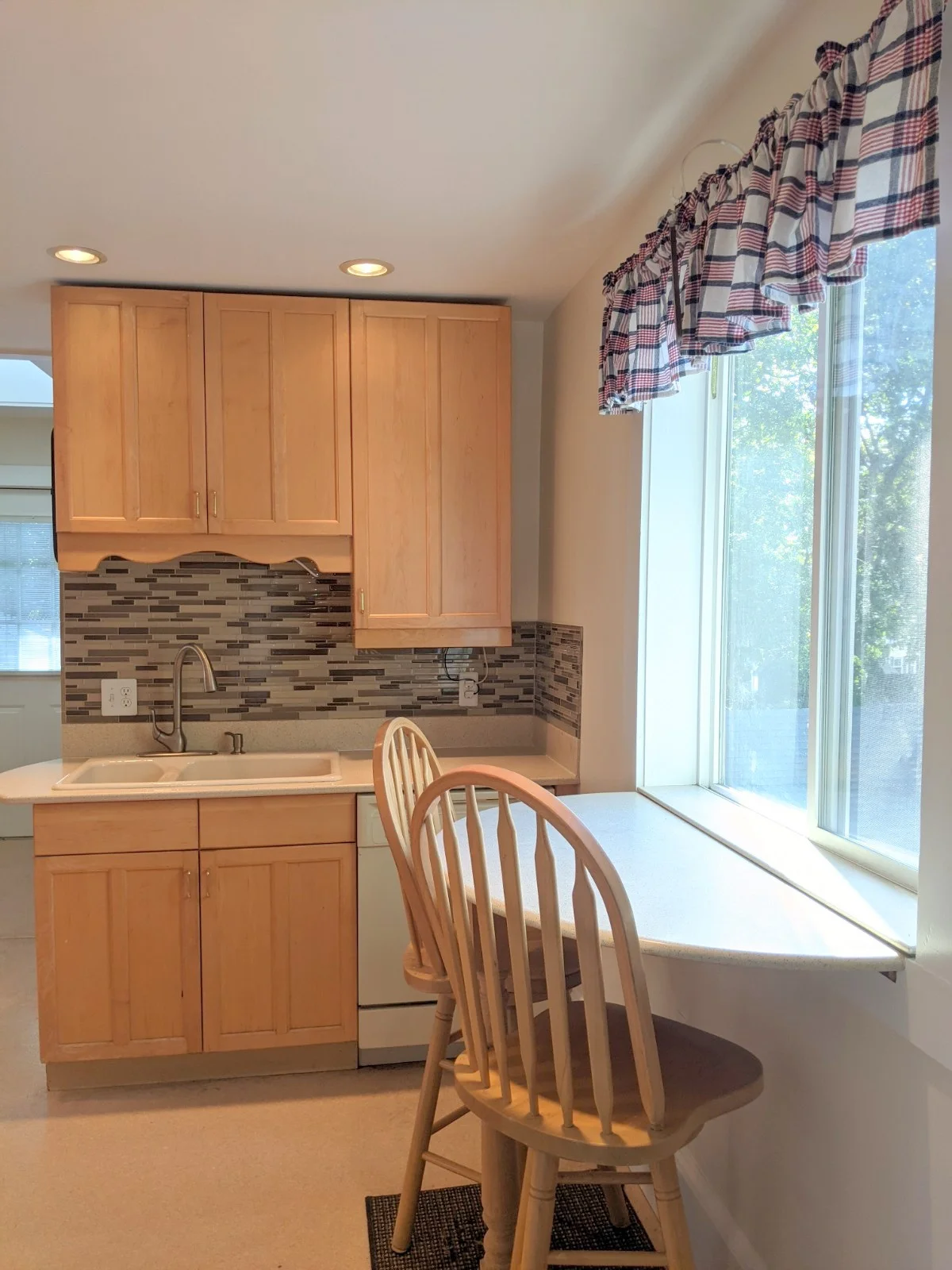 1.5 bed, 1 bath apartment for rent at 13 Garden Ter Unit 2, Malden — photo 5 of 26