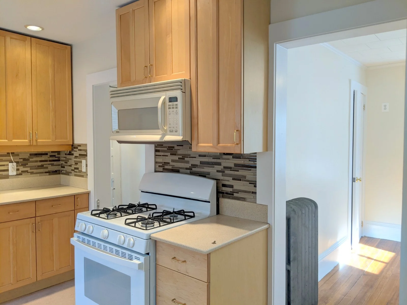 1.5 bed, 1 bath apartment for rent at 13 Garden Ter Unit 2, Malden — photo 2 of 26