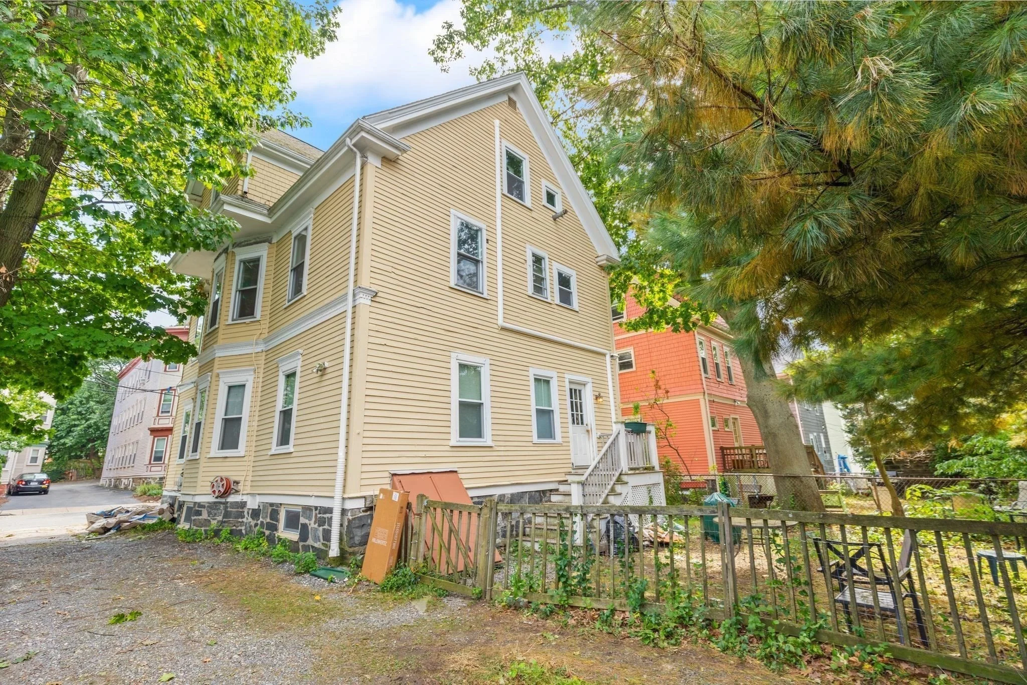 2 bed, 1 bath apartment for rent at 13 Garrison Ave Unit 2, Teele Square — photo 15 of 18