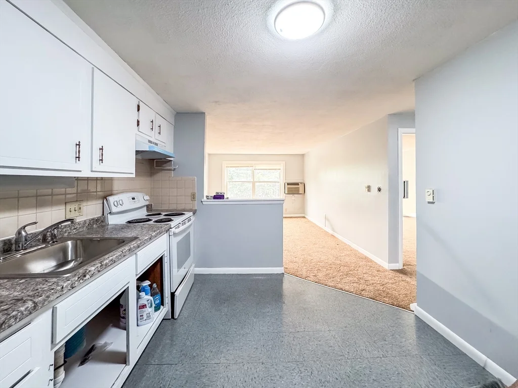 1 bed, 1 bath apartment for rent at 13 Granite St Unit 11, Methuen