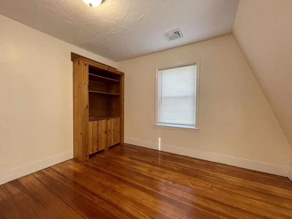 2 bed, 1 bath apartment for rent at 13 Grant Pl Unit 2, Quincy — photo 8 of 10