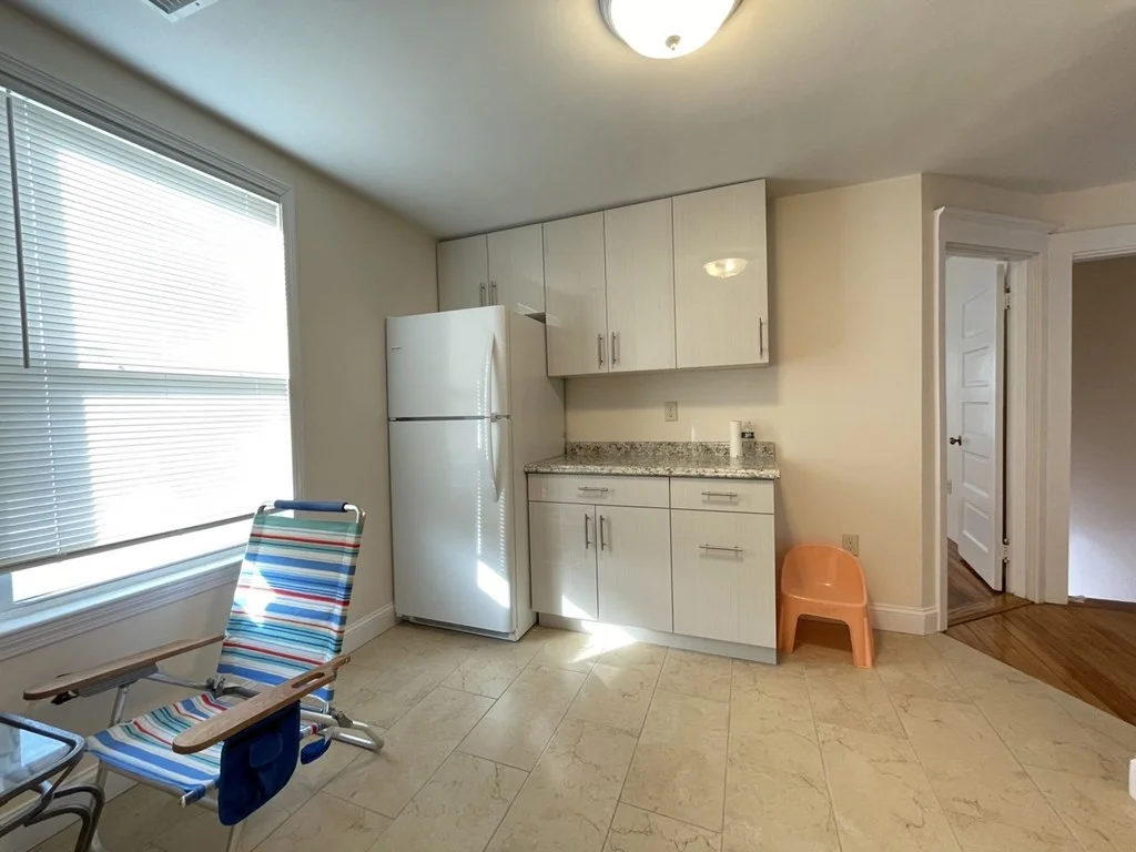 2 bed, 1 bath apartment for rent at 13 Grant Pl Unit 2, Quincy — photo 4 of 10