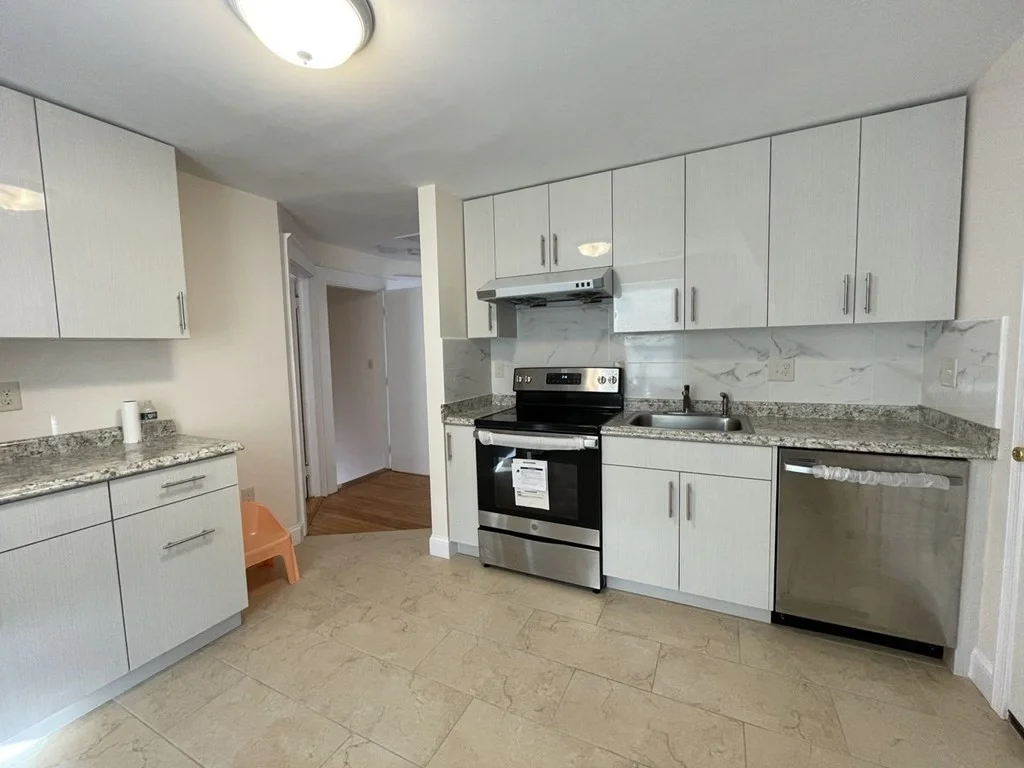 2 bed, 1 bath apartment for rent at 13 Grant Pl Unit 2, Quincy — photo 3 of 10