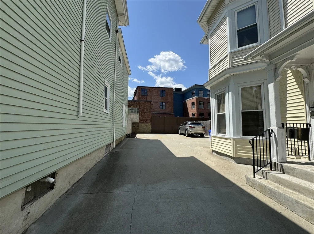 4 bed, 2 bath apartment for rent at 13 Grant St Unit 2, Dorchester — photo 20 of 21