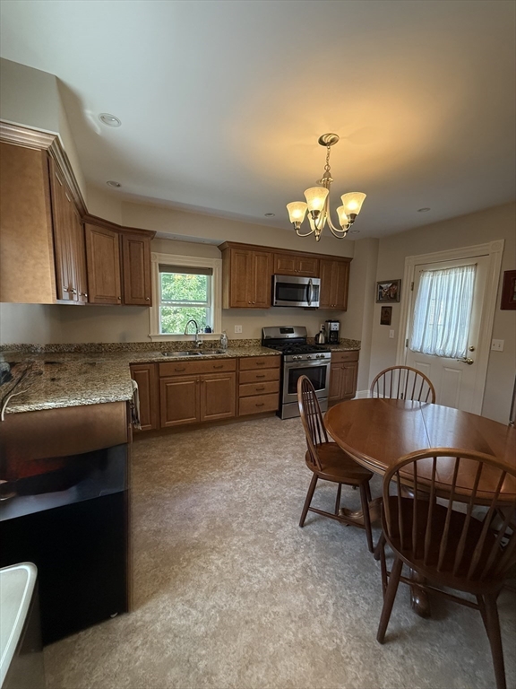 2 bed, 1 bath apartment for rent at 13 Grant St Unit 2, Natick — photo 4 of 11