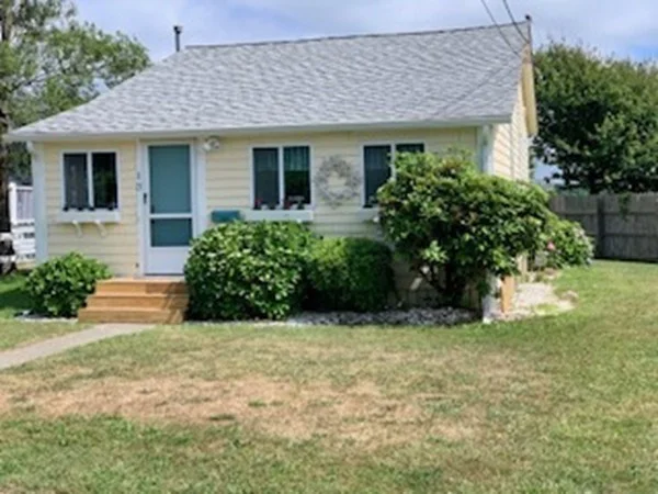 3 bed, 1 bath apartment for rent at 13 Hathaway St, Sconticut Neck — photo 2 of 36