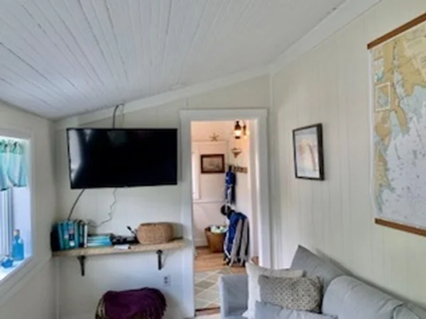 3 bed, 1 bath apartment for rent at 13 Hathaway St, Sconticut Neck — photo 8 of 36