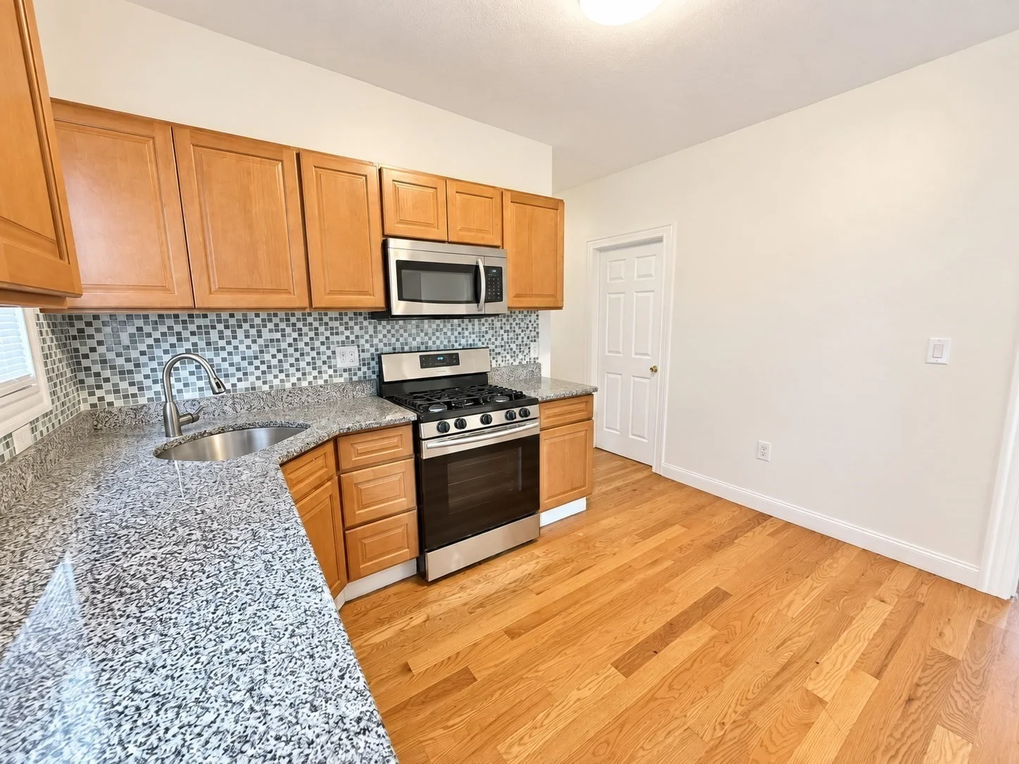3 bed, 1 bath apartment for rent at 13 Hendry St Unit 1 A, Dorchester — photo 5 of 33