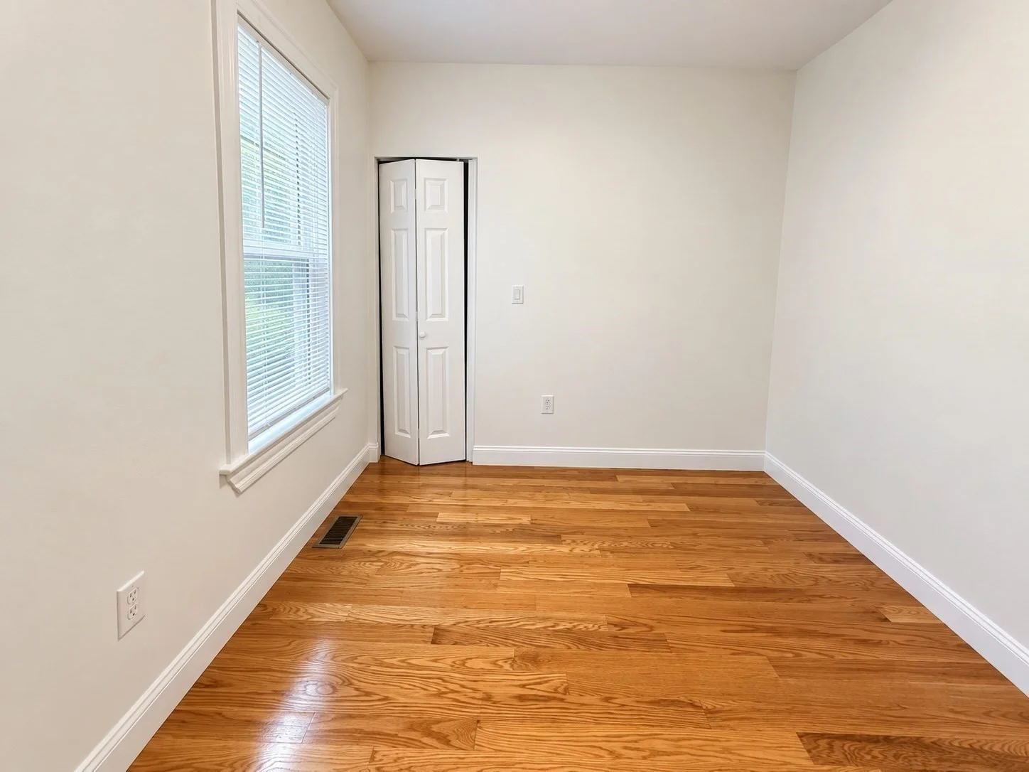 3 bed, 1 bath apartment for rent at 13 Hendry St Unit 1 A, Dorchester — photo 20 of 33