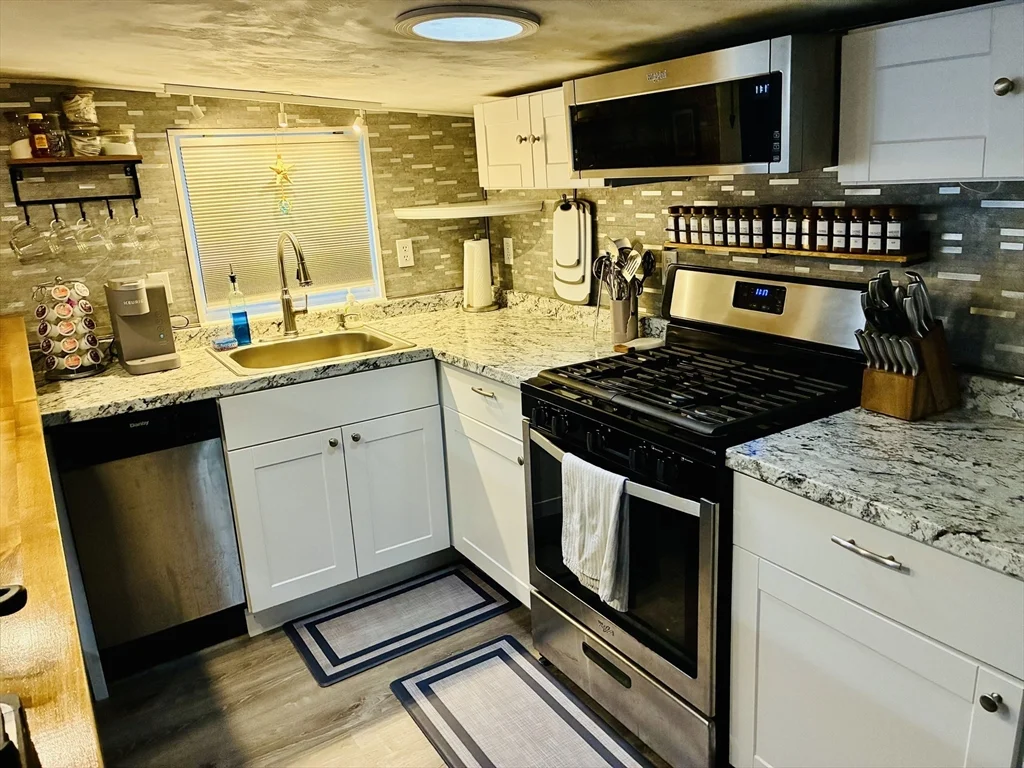2 bed, 1 bath apartment for rent at 13 Hideaway Village Unit G, Bourne — photo 6 of 12
