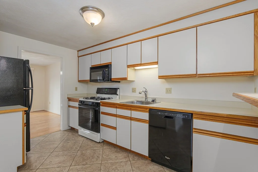 2 bed, 2 bath apartment for rent at 13 Iris Way Unit 21, Haverhill — photo 15 of 26