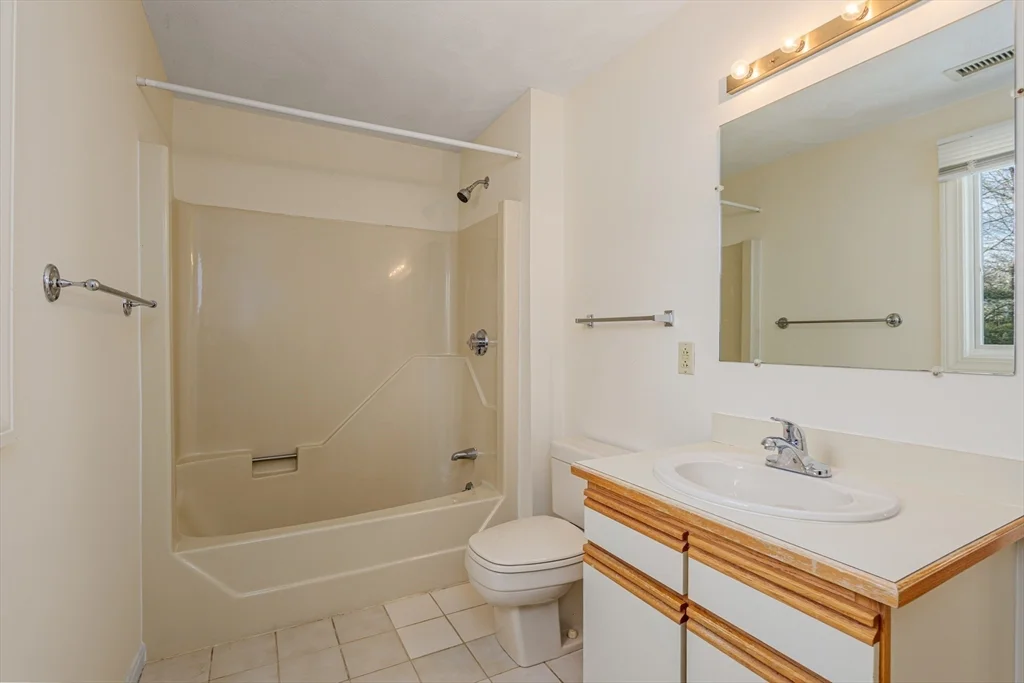 2 bed, 2 bath apartment for rent at 13 Iris Way Unit 21, Haverhill — photo 18 of 26
