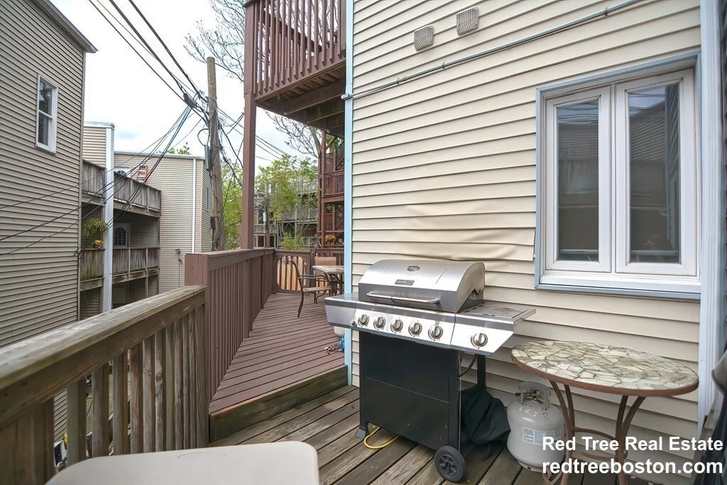 4 bed, 2 bath apartment for rent at 13 Knowlton St, South Boston — photo 16 of 17