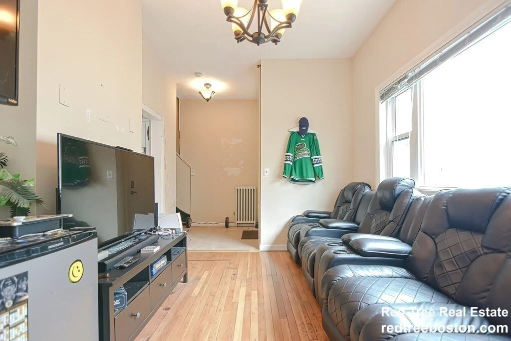 4 bed, 2 bath apartment for rent at 13 Knowlton St, South Boston — photo 3 of 17