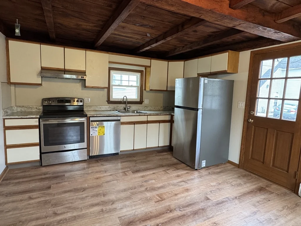 2 bed, 1 bath apartment for rent at 13 Lovett St, Beverly — photo 2 of 17