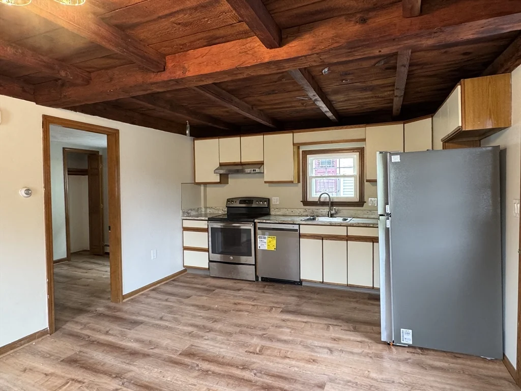 2 bed, 1 bath apartment for rent at 13 Lovett St, Beverly — photo 3 of 17