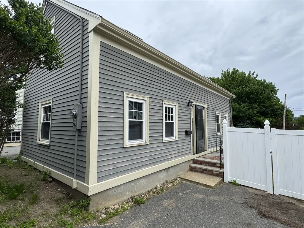 2 bed, 1 bath apartment for rent at 13 Lovett St, Beverly — photo 1 of 17