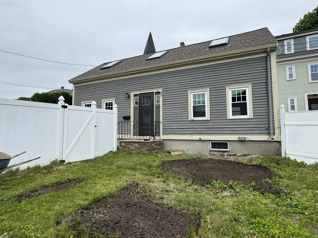 2 bed, 1 bath apartment for rent at 13 Lovett St, Beverly — photo 16 of 17