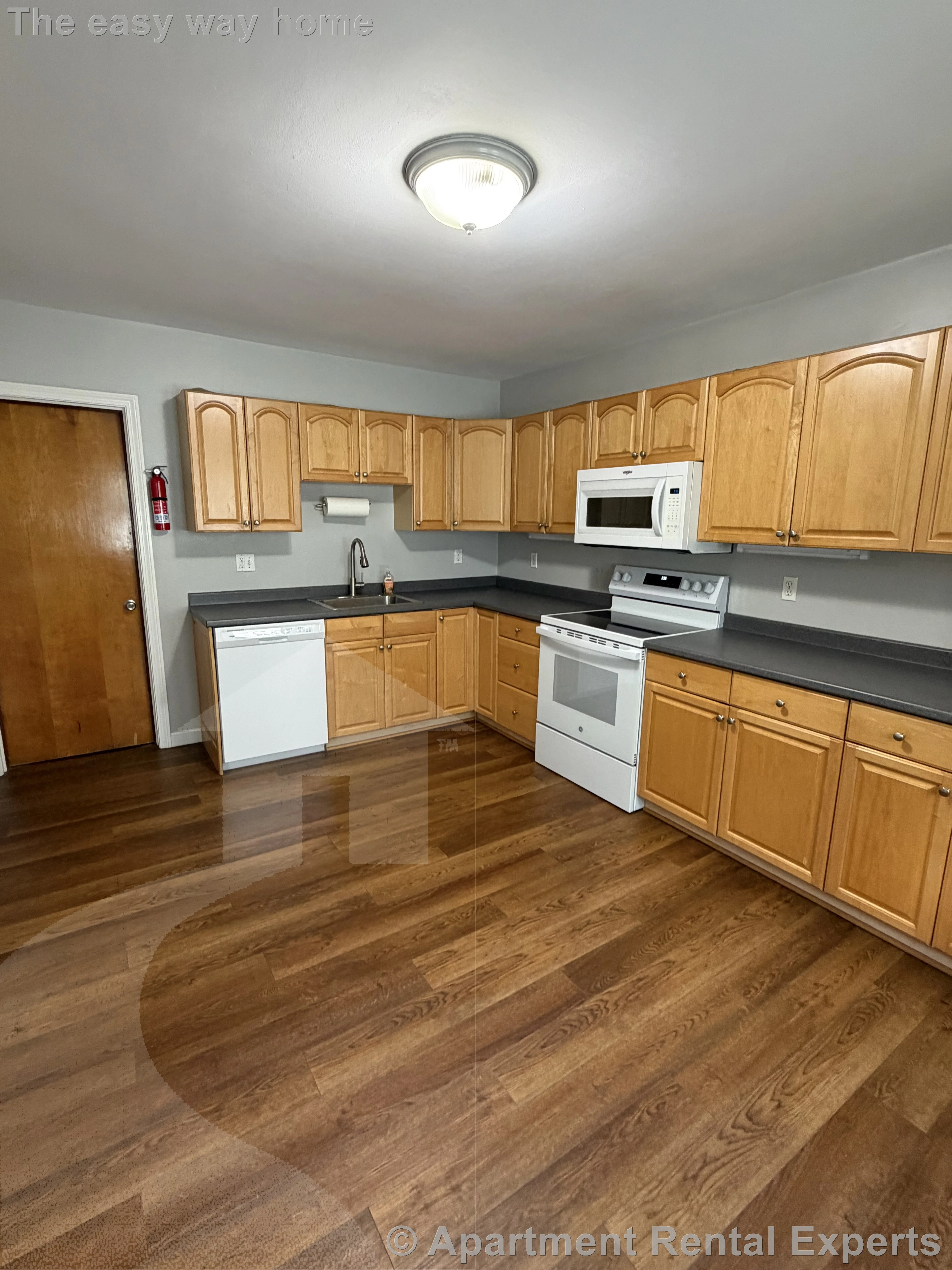 3 bed, 1 bath apartment for rent at 13 Metcalf St, Tufts — photo 3 of 21