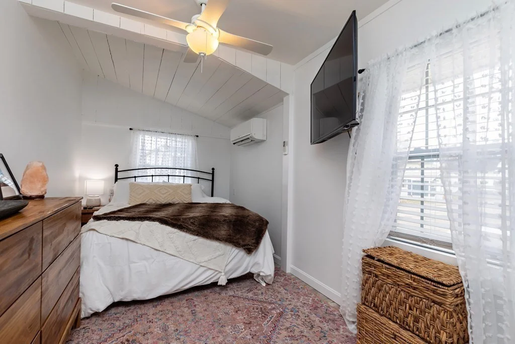 2 bed, 1 bath apartment for rent at 13 Moreland Ave Unit 1, Hull — photo 11 of 28