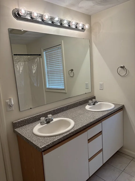 4 bed, 2 bath apartment for rent at 13 Navajo Rd, Worcester — photo 8 of 14