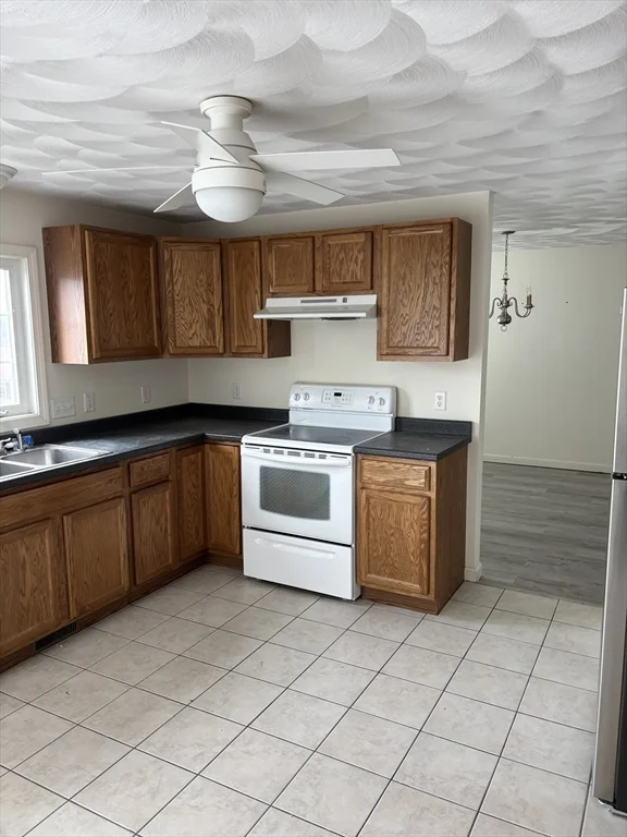 4 bed, 2 bath apartment for rent at 13 Navajo Rd, Worcester — photo 3 of 14