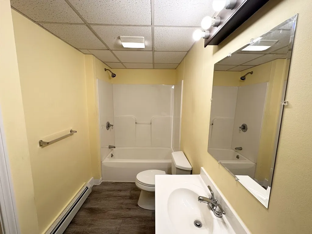 2 bed, 1 bath apartment for rent at 13 New Hampshire Ave Unit 1, Haverhill — photo 7 of 9