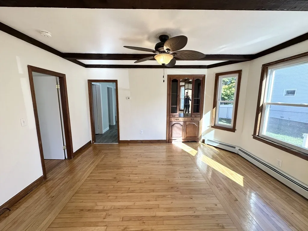 2 bed, 1 bath apartment for rent at 13 New Hampshire Ave Unit 1, Haverhill — photo 3 of 9