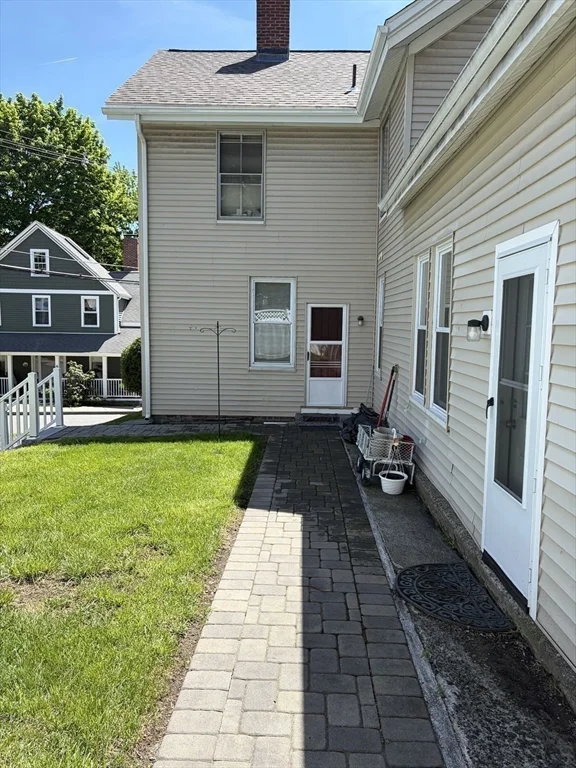 Studio bed, 1 bath apartment for rent at 13 Nonantum Unit 1R, Newton — photo 13 of 15