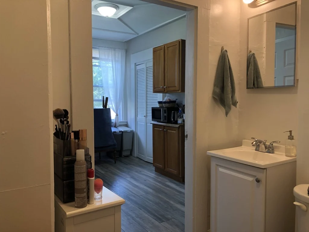 Studio bed, 1 bath apartment for rent at 13 Nonantum Unit 1R, Newton — photo 10 of 15