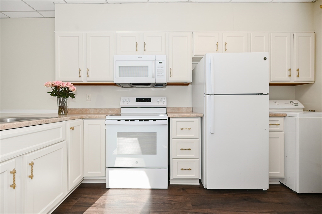 2 bed, 1 bath apartment for rent at 13 Oak St Unit 1, Uxbridge — photo 2 of 25
