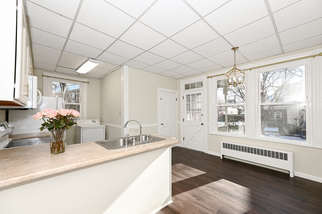 2 bed, 1 bath apartment for rent at 13 Oak St Unit 1, Uxbridge