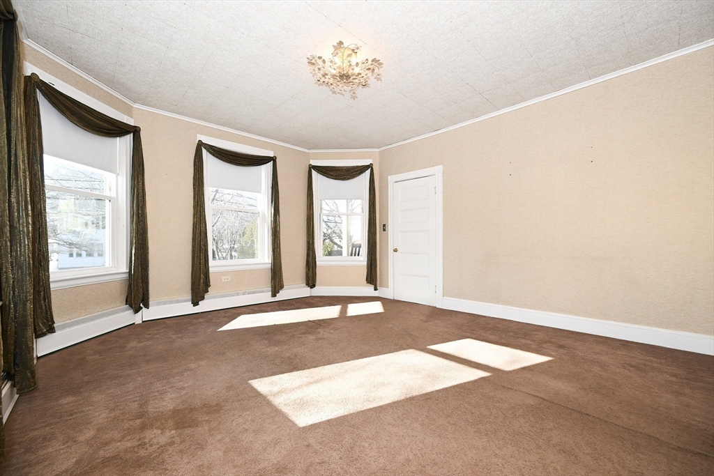 2 bed, 1 bath apartment for rent at 13 Oak St Unit 1, Uxbridge — photo 4 of 25