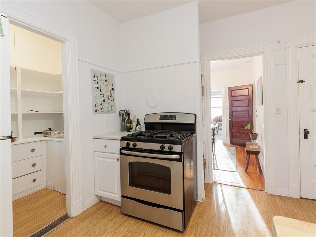 2 bed, 1 bath apartment for rent at 13 Oxford Ave Unit 13, Belmont — photo 13 of 32