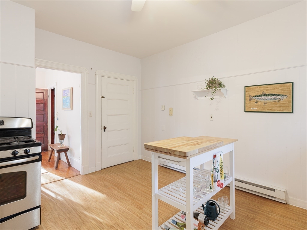 2 bed, 1 bath apartment for rent at 13 Oxford Ave Unit 13, Belmont — photo 14 of 32