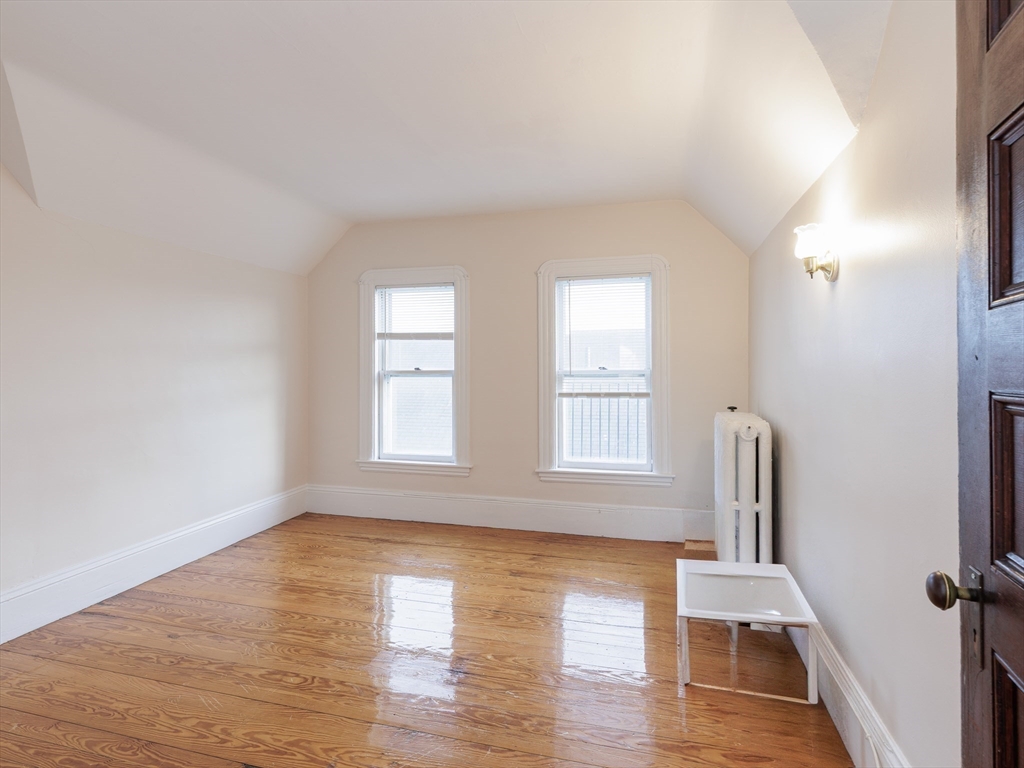 2 bed, 1 bath apartment for rent at 13 Oxford Ave Unit 13, Belmont — photo 26 of 32