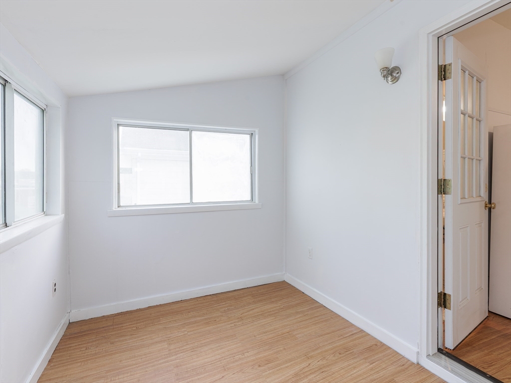 2 bed, 1 bath apartment for rent at 13 Oxford Ave Unit 13, Belmont — photo 18 of 32
