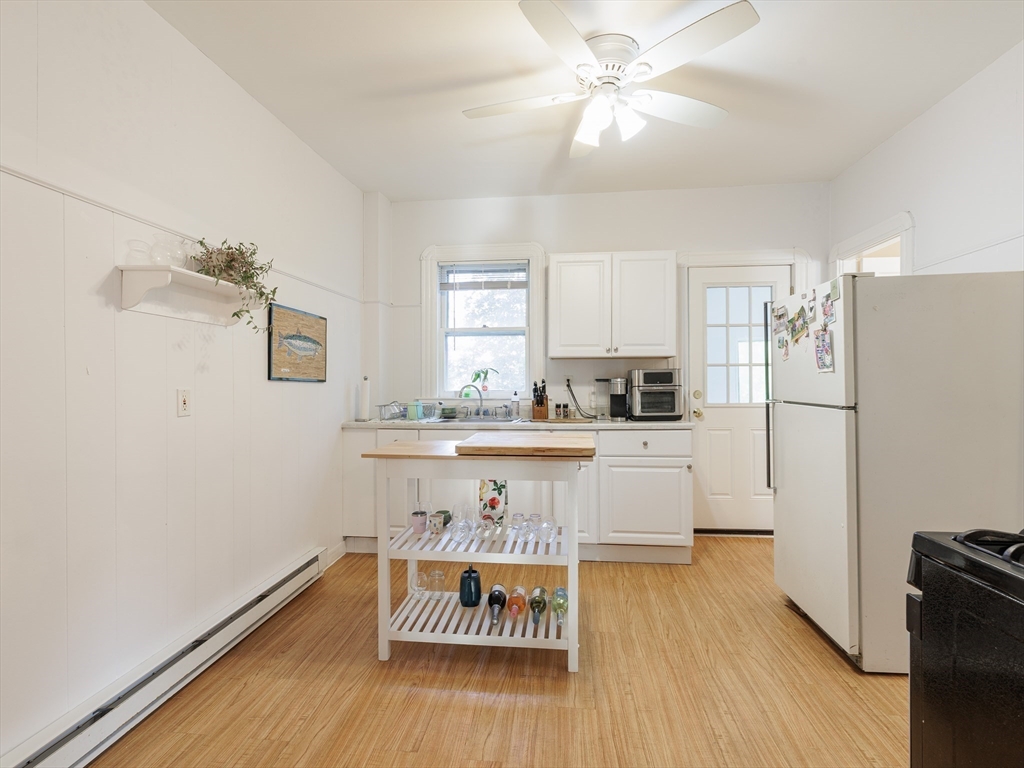 2 bed, 1 bath apartment for rent at 13 Oxford Ave Unit 13, Belmont — photo 11 of 32